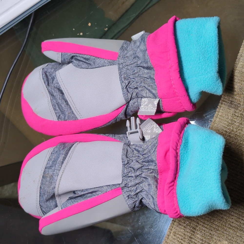 Mittens - Picture 3 of 4